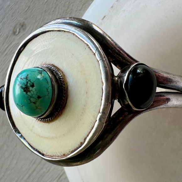 Sold! Vintage Artisan Silver-Tone Cuff Bracelet Turquoise Black Obsidian Bone - Picture 2 of 15